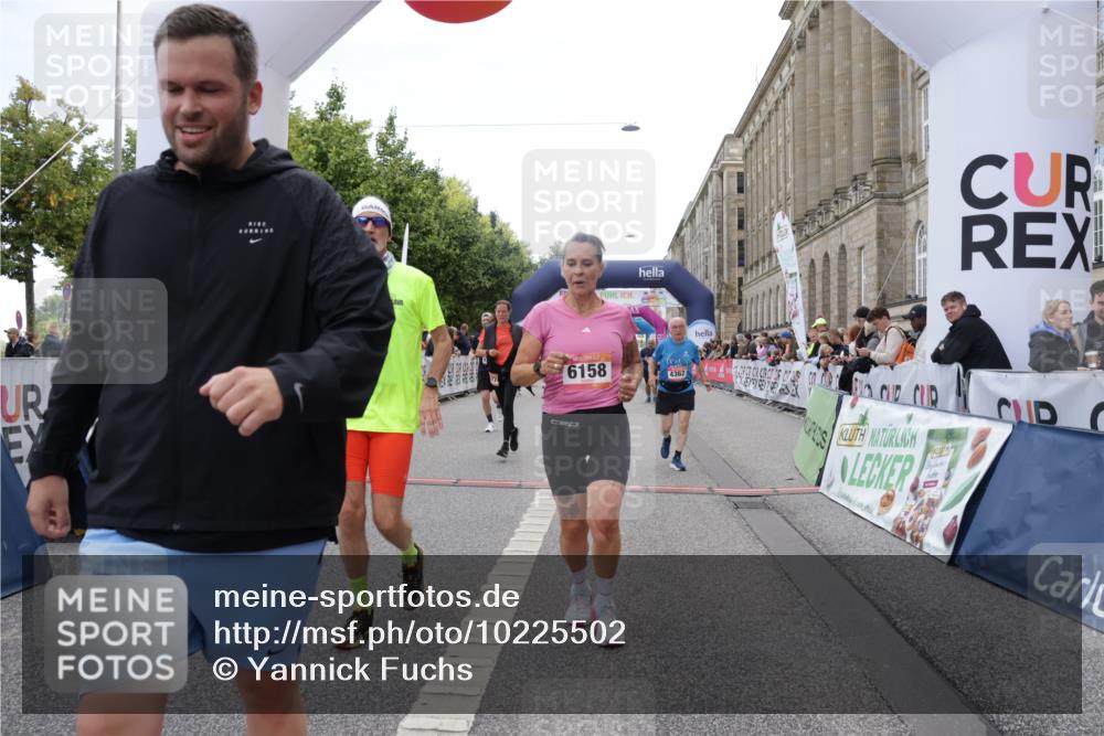 06.09.2026 - CURREX Alsterlauf Yannick Fuchs http://msf.ph/oto/10225502 06.09.2026 10:14:42 Ziel 2421, 2644, 3260, 3624, 3907, 4362, 4677, 4683, 5310, 5533, 5534, 5965, 6158, 6332 meine-sportfotos.de