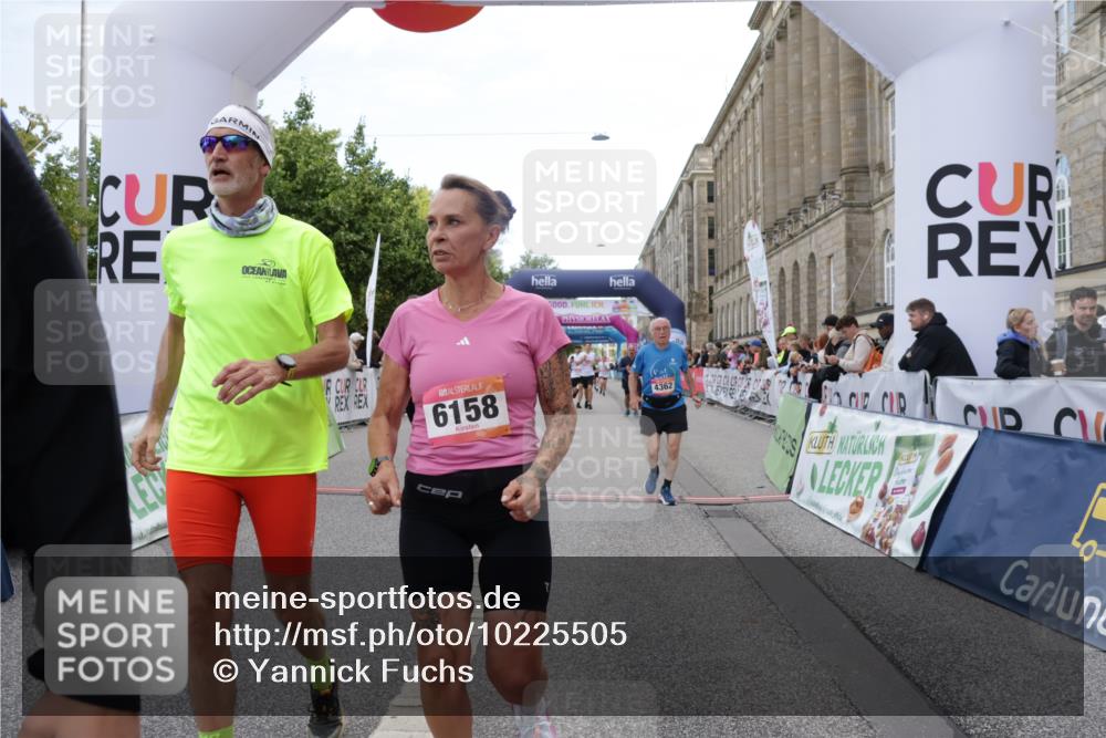 06.09.2026 - CURREX Alsterlauf Yannick Fuchs http://msf.ph/oto/10225505 06.09.2026 10:14:43 Ziel 2421, 3184, 3260, 3624, 3907, 4362, 4677, 4683, 5078, 5310, 5533, 5534, 5965, 6158, 6332 meine-sportfotos.de
