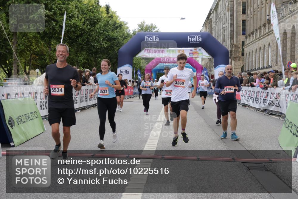 06.09.2026 - CURREX Alsterlauf Yannick Fuchs http://msf.ph/oto/10225516 06.09.2026 10:14:46 Ziel 3121, 3184, 3260, 3624, 3907, 4362, 4649, 4677, 5078, 5533, 5534, 5965, 6015, 6053, 6158, 6332 meine-sportfotos.de