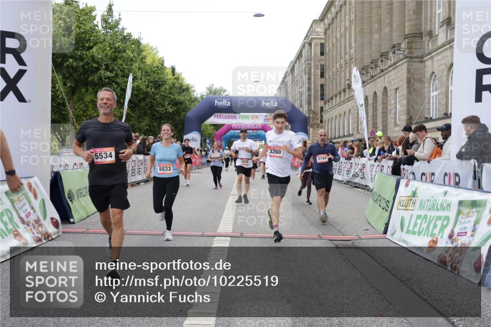 06.09.2026 - CURREX Alsterlauf Yannick Fuchs http://msf.ph/oto/10225519 06.09.2026 10:14:46 Ziel 3121, 3184, 3260, 3624, 3907, 4362, 4649, 4677, 5078, 5533, 5534, 5965, 6015, 6053, 6158, 6332 meine-sportfotos.de