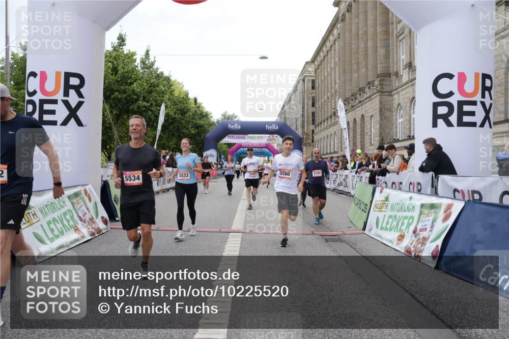06.09.2026 - CURREX Alsterlauf Yannick Fuchs http://msf.ph/oto/10225520 06.09.2026 10:14:47 Ziel 3121, 3184, 3260, 4362, 4649, 4677, 5078, 5533, 5534, 5802, 5965, 6015, 6053, 6158, 6332 meine-sportfotos.de