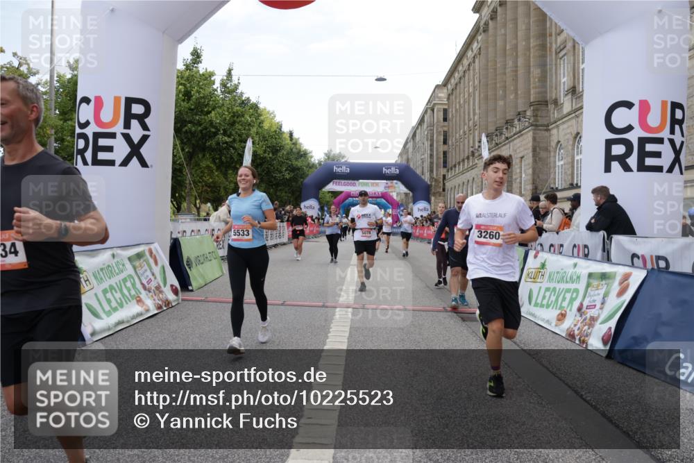 06.09.2026 - CURREX Alsterlauf Yannick Fuchs http://msf.ph/oto/10225523 06.09.2026 10:14:47 Ziel 3121, 3184, 3260, 4362, 4649, 4677, 5078, 5533, 5534, 5802, 5965, 6015, 6053, 6158, 6332 meine-sportfotos.de