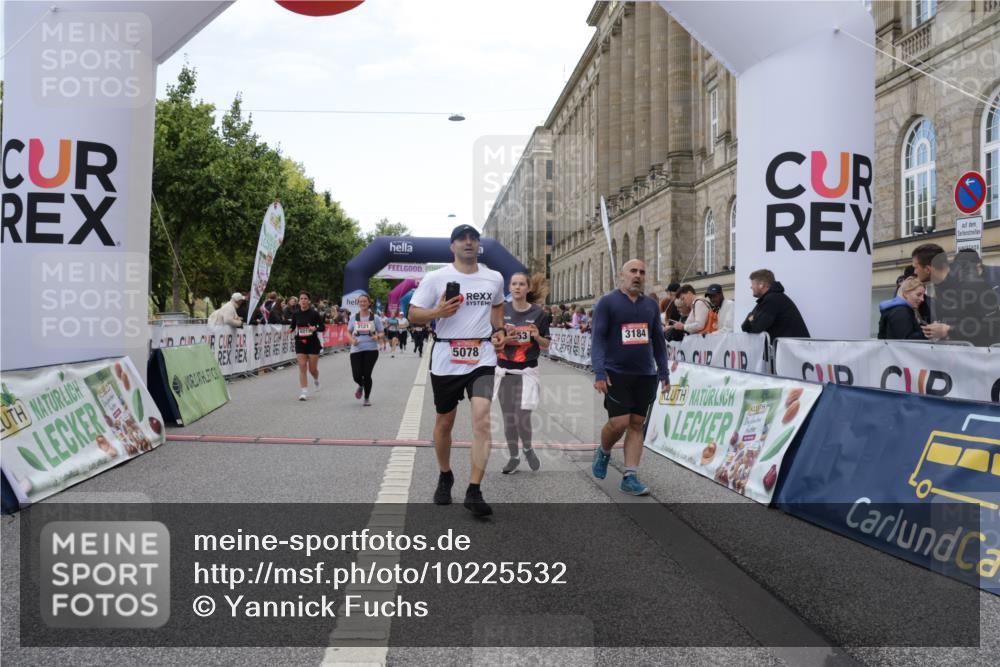 06.09.2026 - CURREX Alsterlauf Yannick Fuchs http://msf.ph/oto/10225532 06.09.2026 10:14:49 Ziel 3121, 3184, 3260, 4362, 4649, 4677, 5036, 5078, 5533, 5534, 5616, 5802, 6015, 6053, 6332 meine-sportfotos.de