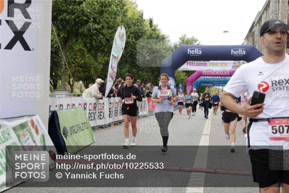 06.09.2026 - CURREX Alsterlauf Yannick Fuchs http://msf.ph/oto/10225533 06.09.2026 10:14:50 Ziel 3121, 3184, 3260, 4362, 4528, 4649, 4677, 5036, 5078, 5533, 5534, 5616, 5802, 6015, 6053, 6332 meine-sportfotos.de