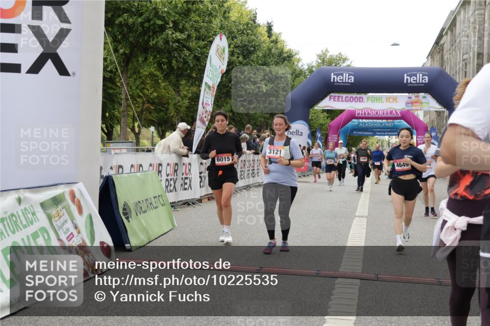 06.09.2026 - CURREX Alsterlauf Yannick Fuchs http://msf.ph/oto/10225535 06.09.2026 10:14:50 Ziel 3121, 3184, 3260, 4362, 4528, 4649, 4677, 5036, 5078, 5533, 5534, 5616, 5802, 6015, 6053, 6332 meine-sportfotos.de