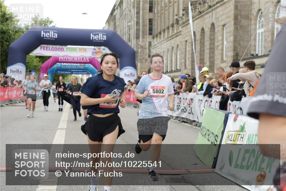 06.09.2026 - CURREX Alsterlauf Yannick Fuchs http://msf.ph/oto/10225541 06.09.2026 10:14:52 Ziel 3121, 3184, 3260, 4281, 4488, 4528, 4649, 5036, 5078, 5533, 5534, 5616, 5802, 6015, 6053 meine-sportfotos.de