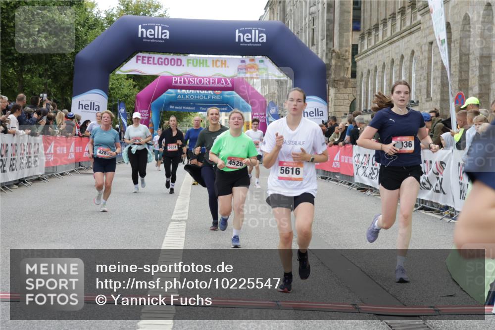 06.09.2026 - CURREX Alsterlauf Yannick Fuchs http://msf.ph/oto/10225547 06.09.2026 10:14:53 Ziel 3121, 3184, 3260, 4281, 4488, 4528, 4649, 5036, 5078, 5533, 5534, 5616, 5802, 5896, 6015, 6053 meine-sportfotos.de