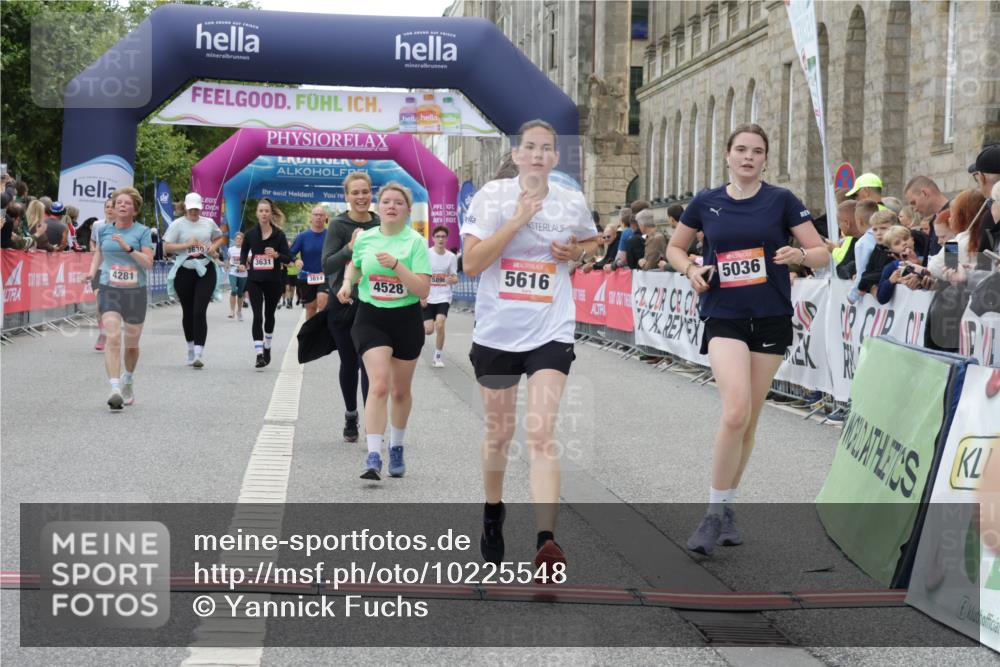 06.09.2026 - CURREX Alsterlauf Yannick Fuchs http://msf.ph/oto/10225548 06.09.2026 10:14:53 Ziel 3121, 3184, 3260, 4281, 4488, 4528, 4649, 5036, 5078, 5533, 5534, 5616, 5802, 5896, 6015, 6053 meine-sportfotos.de
