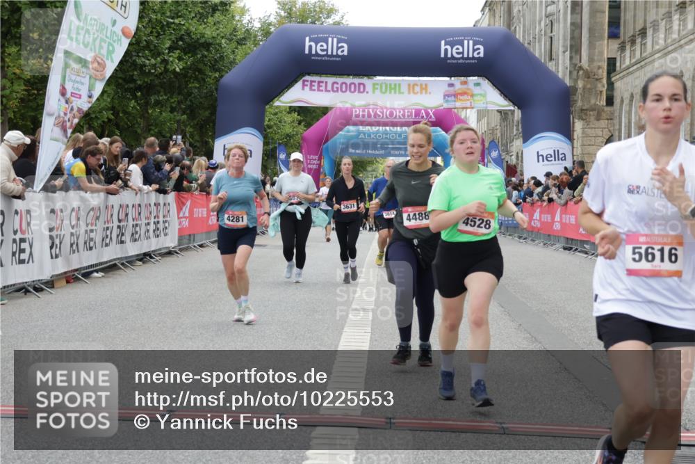 06.09.2026 - CURREX Alsterlauf Yannick Fuchs http://msf.ph/oto/10225553 06.09.2026 10:14:54 Ziel 3121, 3184, 3260, 4281, 4488, 4528, 4649, 5036, 5078, 5533, 5616, 5802, 5896, 6015, 6053 meine-sportfotos.de