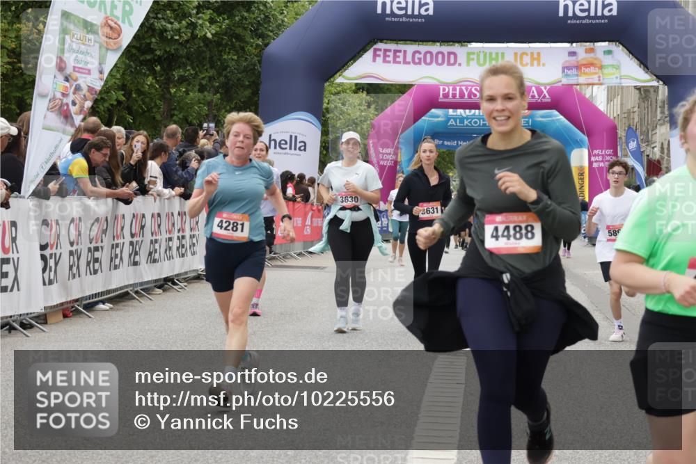 06.09.2026 - CURREX Alsterlauf Yannick Fuchs http://msf.ph/oto/10225556 06.09.2026 10:14:55 Ziel 3121, 3134, 3184, 3630, 3631, 4281, 4488, 4528, 4649, 5036, 5078, 5616, 5802, 5896, 6015, 6053 meine-sportfotos.de