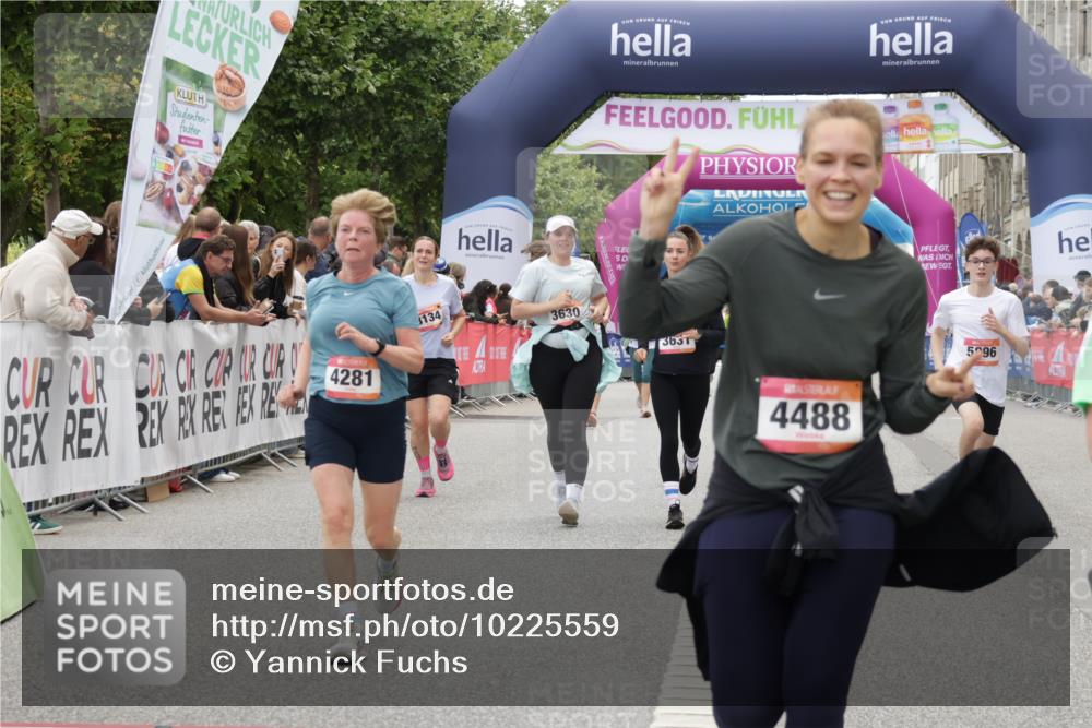 06.09.2026 - CURREX Alsterlauf Yannick Fuchs http://msf.ph/oto/10225559 06.09.2026 10:14:56 Ziel 3121, 3134, 3614, 3630, 3631, 4281, 4488, 4528, 4649, 5036, 5616, 5802, 5896, 6015, 6053 meine-sportfotos.de