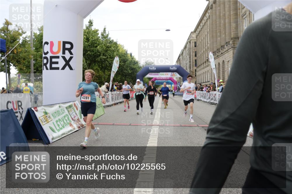 06.09.2026 - CURREX Alsterlauf Yannick Fuchs http://msf.ph/oto/10225565 06.09.2026 10:14:58 Ziel 2860, 3121, 3134, 3614, 3630, 3631, 4281, 4488, 4528, 4649, 5036, 5616, 5802, 5896, 6015 meine-sportfotos.de