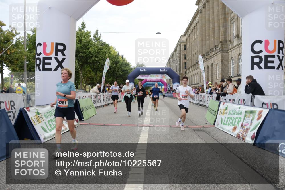 06.09.2026 - CURREX Alsterlauf Yannick Fuchs http://msf.ph/oto/10225567 06.09.2026 10:14:58 Ziel 2860, 3121, 3134, 3614, 3630, 3631, 4281, 4488, 4528, 4649, 5036, 5616, 5802, 5896, 6015 meine-sportfotos.de