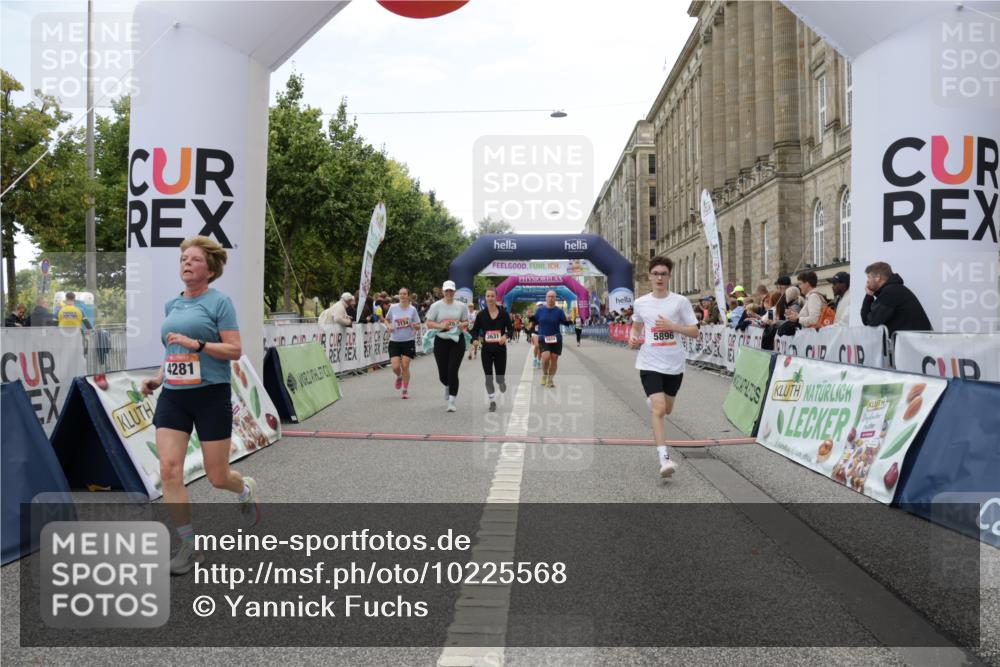 06.09.2026 - CURREX Alsterlauf Yannick Fuchs http://msf.ph/oto/10225568 06.09.2026 10:14:58 Ziel 2860, 3121, 3134, 3614, 3630, 3631, 4281, 4488, 4528, 4649, 5036, 5616, 5802, 5896, 6015 meine-sportfotos.de