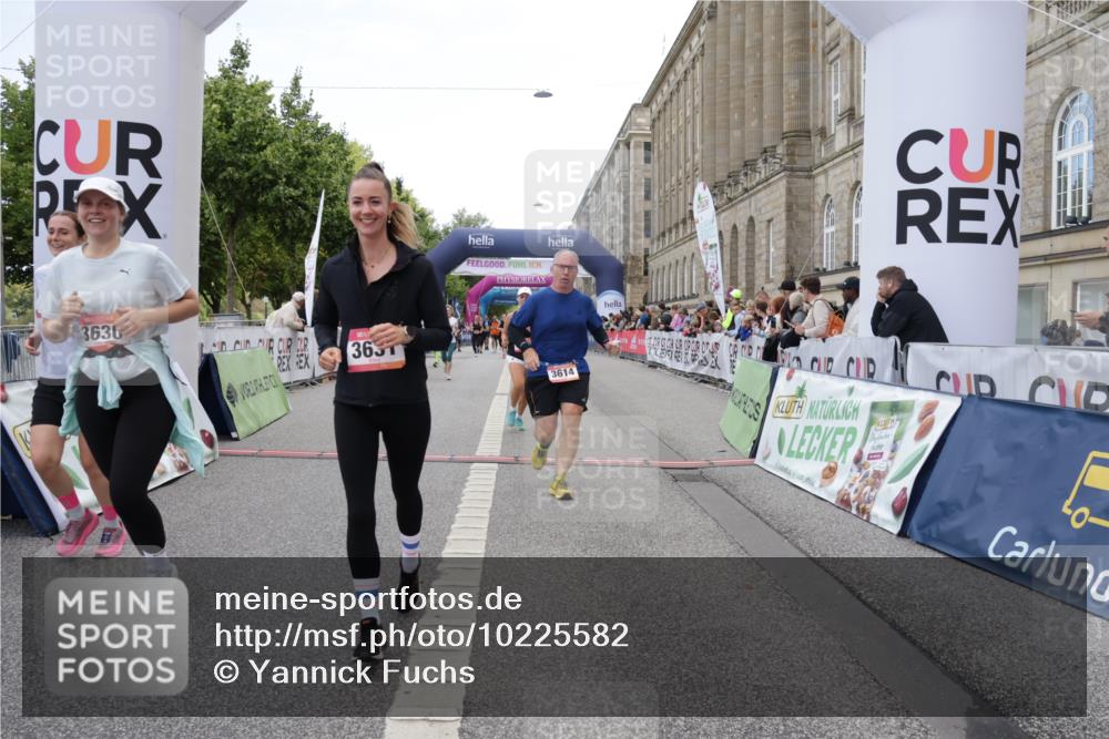 06.09.2026 - CURREX Alsterlauf Yannick Fuchs http://msf.ph/oto/10225582 06.09.2026 10:15:01 Ziel 2860, 3134, 3614, 3630, 3631, 4281, 4488, 4497, 4528, 5036, 5616, 5896, 8081 meine-sportfotos.de