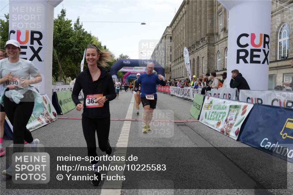 06.09.2026 - CURREX Alsterlauf Yannick Fuchs http://msf.ph/oto/10225583 06.09.2026 10:15:01 Ziel 2860, 3134, 3614, 3630, 3631, 4281, 4488, 4497, 4528, 5036, 5616, 5896, 8081 meine-sportfotos.de