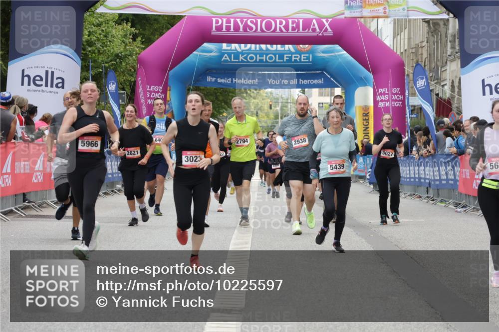 06.09.2026 - CURREX Alsterlauf Yannick Fuchs http://msf.ph/oto/10225597 06.09.2026 10:15:06 Ziel 2789, 2860, 3023, 3134, 3454, 3614, 3630, 3631, 4497, 5439, 5630, 5966, 8081 meine-sportfotos.de