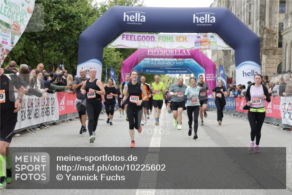 06.09.2026 - CURREX Alsterlauf Yannick Fuchs http://msf.ph/oto/10225602 06.09.2026 10:15:07 Ziel 2789, 2860, 3023, 3134, 3454, 3614, 3630, 3631, 4497, 5439, 5630, 5966, 8081 meine-sportfotos.de