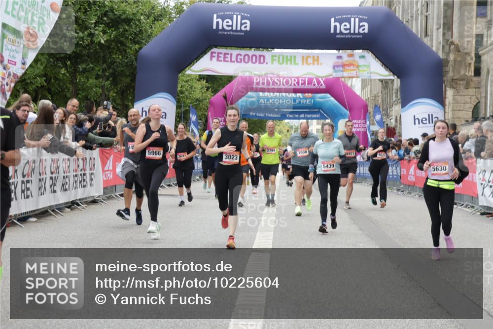 06.09.2026 - CURREX Alsterlauf Yannick Fuchs http://msf.ph/oto/10225604 06.09.2026 10:15:07 Ziel 2789, 2860, 3023, 3134, 3454, 3614, 3630, 3631, 4497, 5439, 5630, 5966, 8081 meine-sportfotos.de
