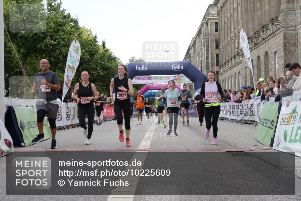 06.09.2026 - CURREX Alsterlauf Yannick Fuchs http://msf.ph/oto/10225609 06.09.2026 10:15:10 Ziel 2789, 2794, 2871, 2938, 3023, 3027, 3302, 3454, 4497, 5439, 5630, 5966, 6408, 8081 meine-sportfotos.de