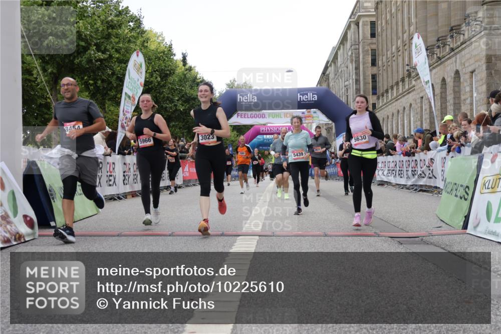 06.09.2026 - CURREX Alsterlauf Yannick Fuchs http://msf.ph/oto/10225610 06.09.2026 10:15:10 Ziel 2789, 2794, 2871, 2938, 3023, 3027, 3302, 3454, 4497, 5439, 5630, 5966, 6408, 8081 meine-sportfotos.de
