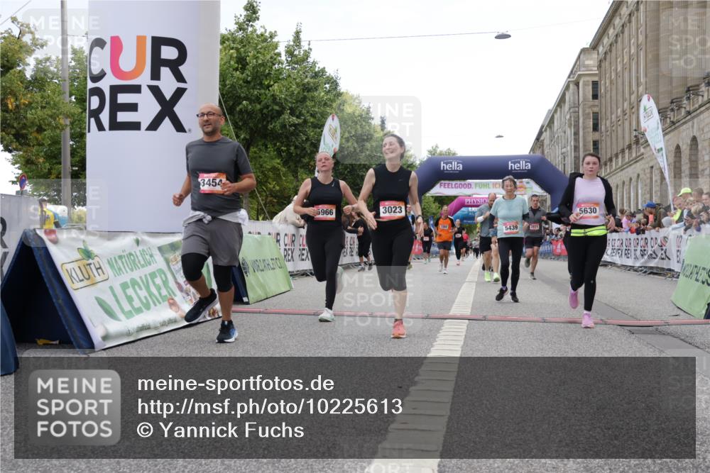 06.09.2026 - CURREX Alsterlauf Yannick Fuchs http://msf.ph/oto/10225613 06.09.2026 10:15:10 Ziel 2789, 2794, 2871, 2938, 3023, 3027, 3302, 3454, 4497, 5439, 5630, 5966, 6408, 8081 meine-sportfotos.de