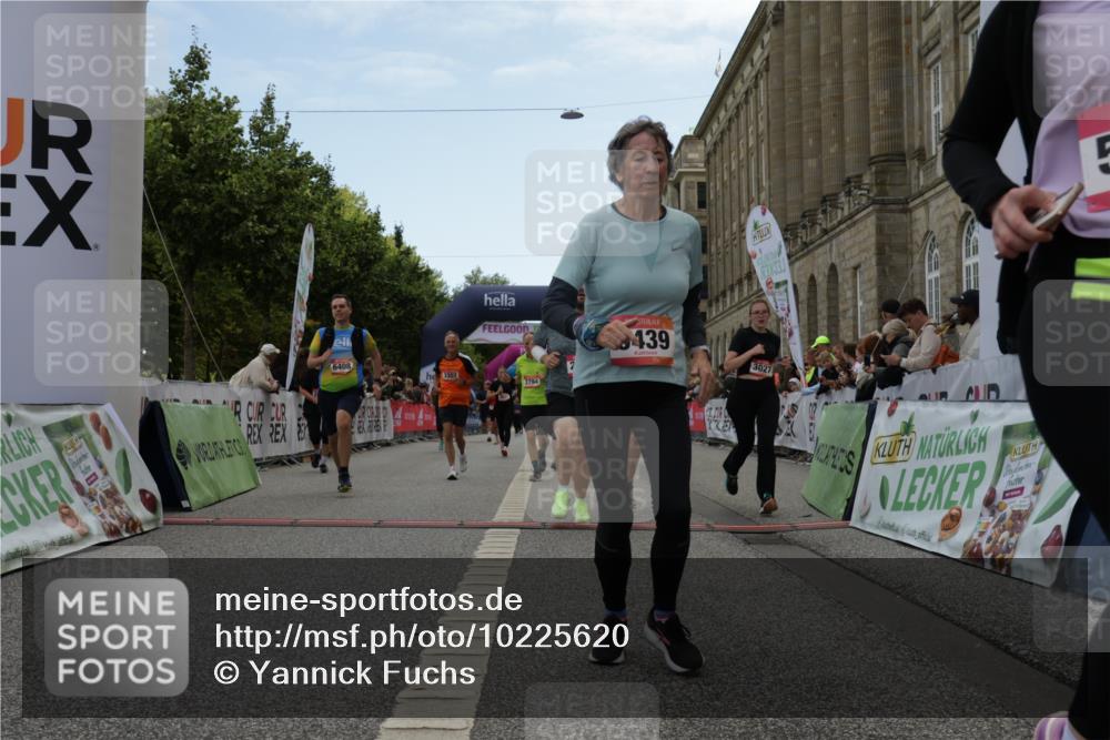 06.09.2026 - CURREX Alsterlauf Yannick Fuchs http://msf.ph/oto/10225620 06.09.2026 10:15:13 Ziel 2621, 2737, 2789, 2794, 2871, 2938, 3023, 3027, 3302, 3454, 3627, 4497, 4645, 5439, 5457, 5630, 5931, 5966, 6408 meine-sportfotos.de