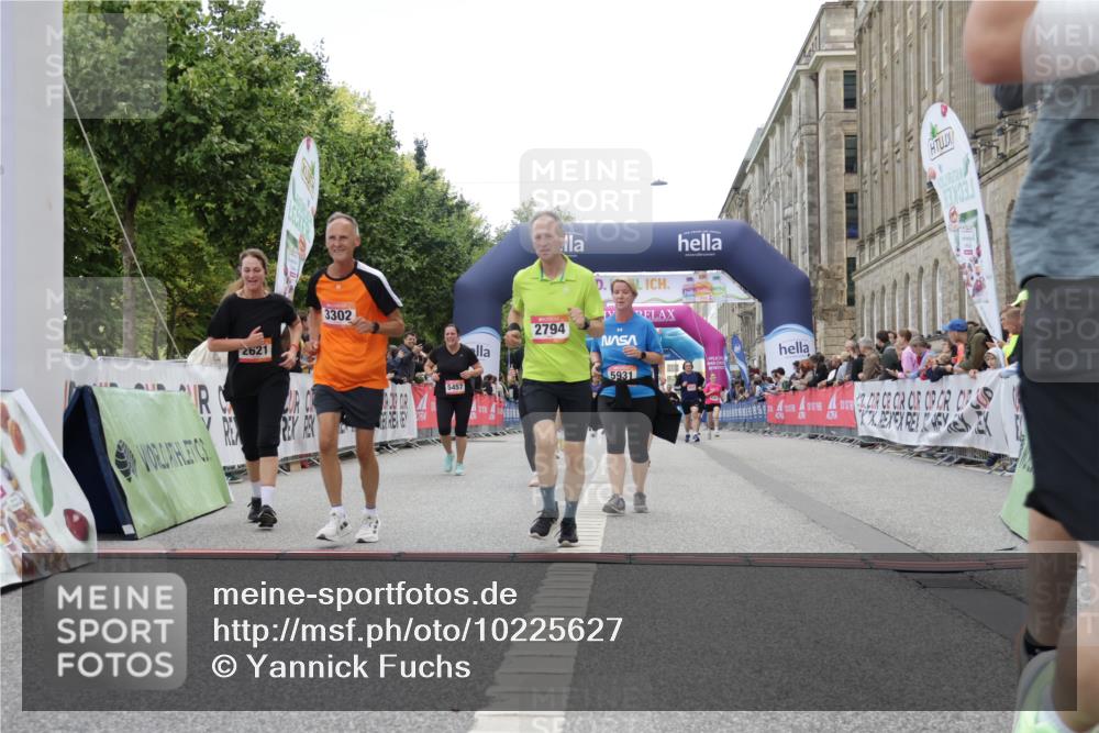 06.09.2026 - CURREX Alsterlauf Yannick Fuchs http://msf.ph/oto/10225627 06.09.2026 10:15:15 Ziel 2621, 2737, 2789, 2794, 2871, 2938, 3023, 3027, 3302, 3454, 3627, 4640, 4645, 5439, 5457, 5630, 5931, 5966, 6408 meine-sportfotos.de