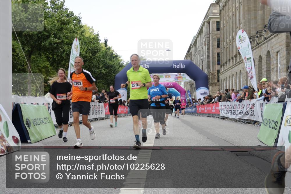 06.09.2026 - CURREX Alsterlauf Yannick Fuchs http://msf.ph/oto/10225628 06.09.2026 10:15:15 Ziel 2621, 2737, 2789, 2794, 2871, 2938, 3023, 3027, 3302, 3454, 3627, 4640, 4645, 5439, 5457, 5630, 5931, 5966, 6408 meine-sportfotos.de