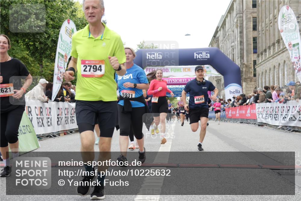 06.09.2026 - CURREX Alsterlauf Yannick Fuchs http://msf.ph/oto/10225632 06.09.2026 10:15:16 Ziel 2621, 2737, 2794, 2871, 2938, 3023, 3027, 3302, 3454, 3627, 4640, 4645, 5439, 5457, 5630, 5931, 5966, 6408 meine-sportfotos.de