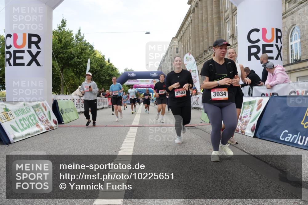 06.09.2026 - CURREX Alsterlauf Yannick Fuchs http://msf.ph/oto/10225651 06.09.2026 10:15:30 Ziel 2503, 2690, 3188, 3456, 3834, 4085, 4354, 4392, 5187, 5632, 5762, 5797, 6205, 6288, 6347, 6461 meine-sportfotos.de