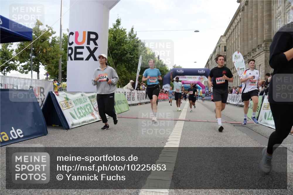 06.09.2026 - CURREX Alsterlauf Yannick Fuchs http://msf.ph/oto/10225653 06.09.2026 10:15:31 Ziel 2503, 2690, 3188, 3456, 3834, 4085, 4354, 4392, 5147, 5187, 5762, 5797, 6189, 6205, 6347, 6461 meine-sportfotos.de
