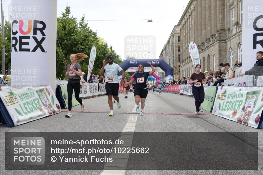 06.09.2026 - CURREX Alsterlauf Yannick Fuchs http://msf.ph/oto/10225662 06.09.2026 10:15:33 Ziel 2503, 2690, 3188, 3456, 3834, 4085, 4354, 4392, 5147, 5187, 5762, 5797, 6189, 6336, 6347, 6461 meine-sportfotos.de