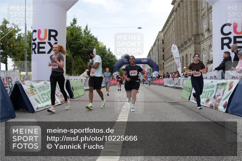 06.09.2026 - CURREX Alsterlauf Yannick Fuchs http://msf.ph/oto/10225666 06.09.2026 10:15:34 Ziel 2503, 2690, 3188, 3456, 3834, 4085, 4354, 4392, 5147, 5187, 5762, 5797, 6189, 6336, 6347, 6461 meine-sportfotos.de