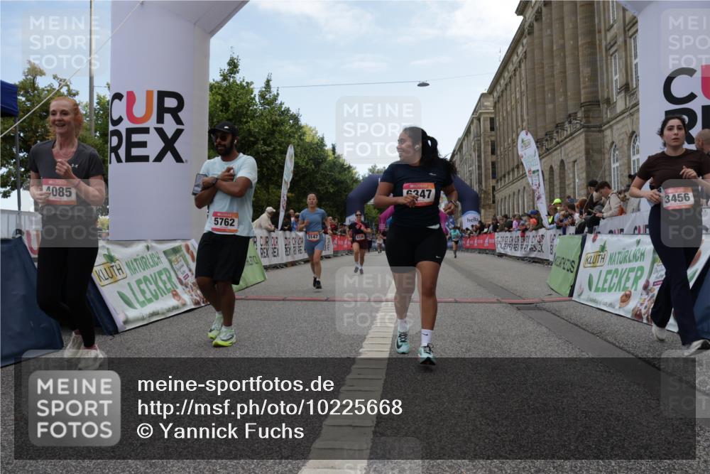 06.09.2026 - CURREX Alsterlauf Yannick Fuchs http://msf.ph/oto/10225668 06.09.2026 10:15:35 Ziel 2503, 2690, 3188, 3456, 3834, 4085, 4354, 4392, 5147, 5762, 5797, 6189, 6336, 6347, 6461 meine-sportfotos.de