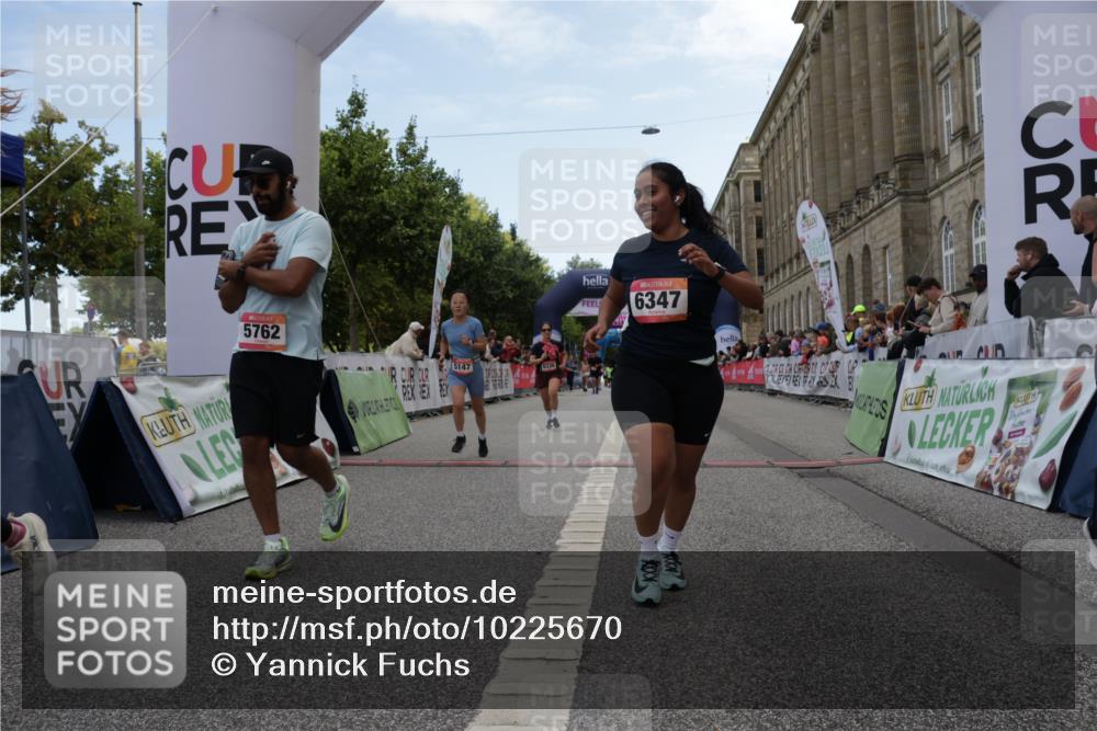 06.09.2026 - CURREX Alsterlauf Yannick Fuchs http://msf.ph/oto/10225670 06.09.2026 10:15:35 Ziel 2503, 2690, 3188, 3456, 3834, 4085, 4354, 4392, 5147, 5762, 5797, 6189, 6336, 6347, 6461 meine-sportfotos.de