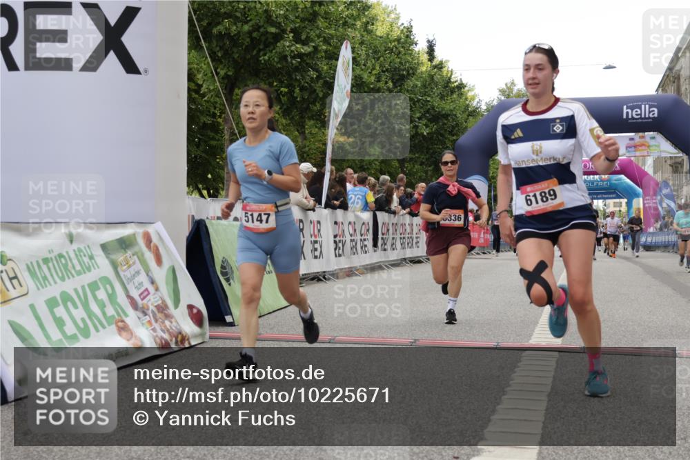 06.09.2026 - CURREX Alsterlauf Yannick Fuchs http://msf.ph/oto/10225671 06.09.2026 10:15:36 Ziel 2503, 2690, 3456, 3834, 4085, 4354, 4392, 5147, 5762, 6189, 6336, 6347, 6461 meine-sportfotos.de