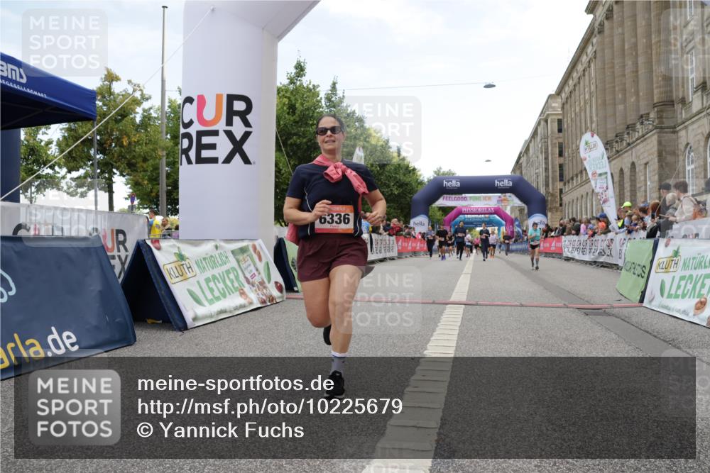 06.09.2026 - CURREX Alsterlauf Yannick Fuchs http://msf.ph/oto/10225679 06.09.2026 10:15:38 Ziel 2690, 3456, 3741, 4085, 4354, 4392, 5147, 5762, 6189, 6336, 6347, 6461 meine-sportfotos.de