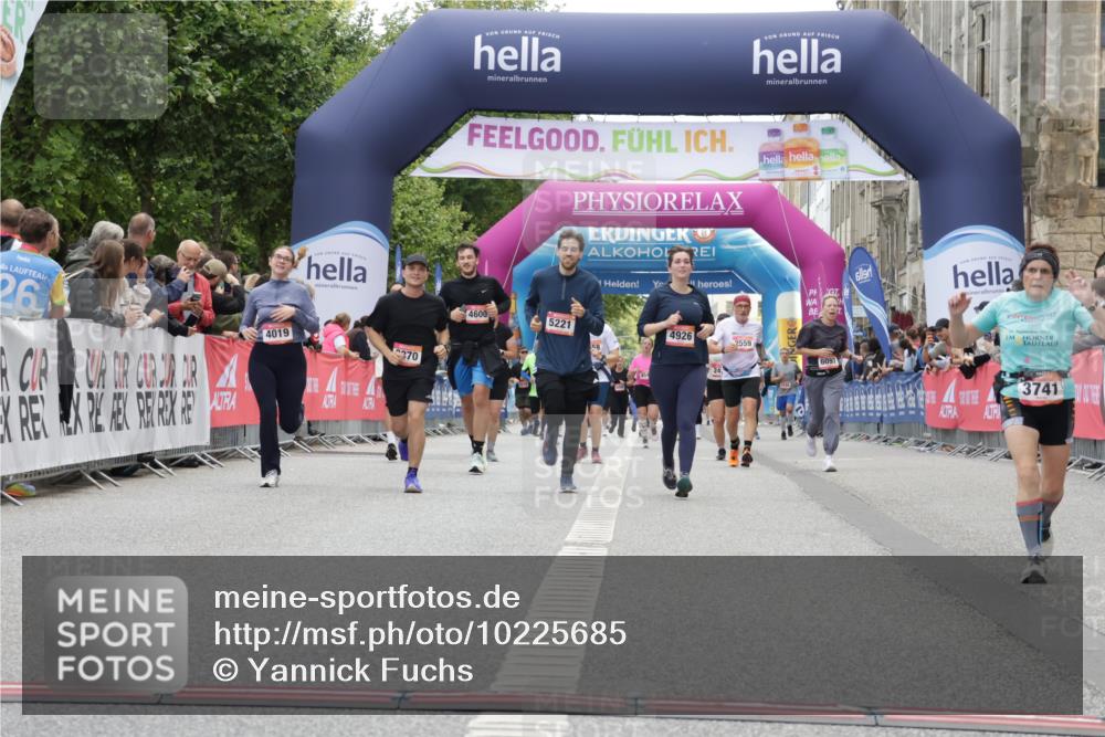 06.09.2026 - CURREX Alsterlauf Yannick Fuchs http://msf.ph/oto/10225685 06.09.2026 10:15:39 Ziel 2690, 3456, 3741, 4085, 4392, 5147, 5762, 6189, 6336, 6347 meine-sportfotos.de