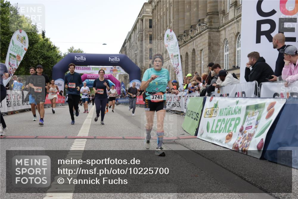 06.09.2026 - CURREX Alsterlauf Yannick Fuchs http://msf.ph/oto/10225700 06.09.2026 10:15:43 Ziel 1003, 2408, 2558, 2559, 3741, 3870, 4600, 4926, 5147, 5221, 6022, 6097, 6189, 6336 meine-sportfotos.de
