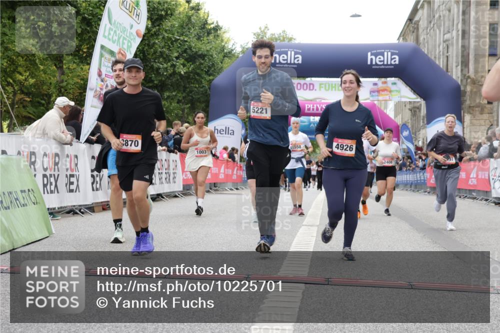 06.09.2026 - CURREX Alsterlauf Yannick Fuchs http://msf.ph/oto/10225701 06.09.2026 10:15:44 Ziel 1003, 2408, 2558, 2559, 3741, 3870, 4600, 4926, 5221, 6022, 6097, 6336 meine-sportfotos.de