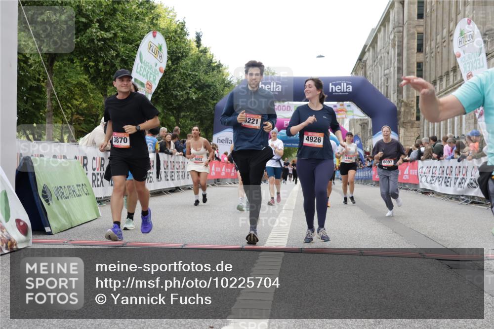 06.09.2026 - CURREX Alsterlauf Yannick Fuchs http://msf.ph/oto/10225704 06.09.2026 10:15:44 Ziel 1003, 2408, 2558, 2559, 3741, 3870, 4600, 4926, 5221, 6022, 6097, 6336 meine-sportfotos.de