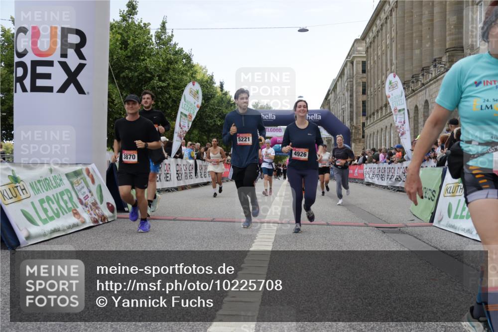 06.09.2026 - CURREX Alsterlauf Yannick Fuchs http://msf.ph/oto/10225708 06.09.2026 10:15:45 Ziel 1003, 2408, 2558, 2559, 3741, 3870, 4600, 4926, 5221, 6022, 6097 meine-sportfotos.de