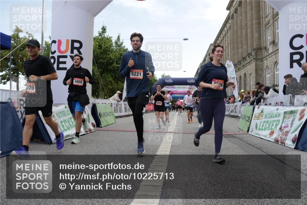 06.09.2026 - CURREX Alsterlauf Yannick Fuchs http://msf.ph/oto/10225713 06.09.2026 10:15:46 Ziel 1003, 2408, 2558, 2559, 3741, 3870, 4547, 4600, 4926, 5221, 6022, 6097 meine-sportfotos.de