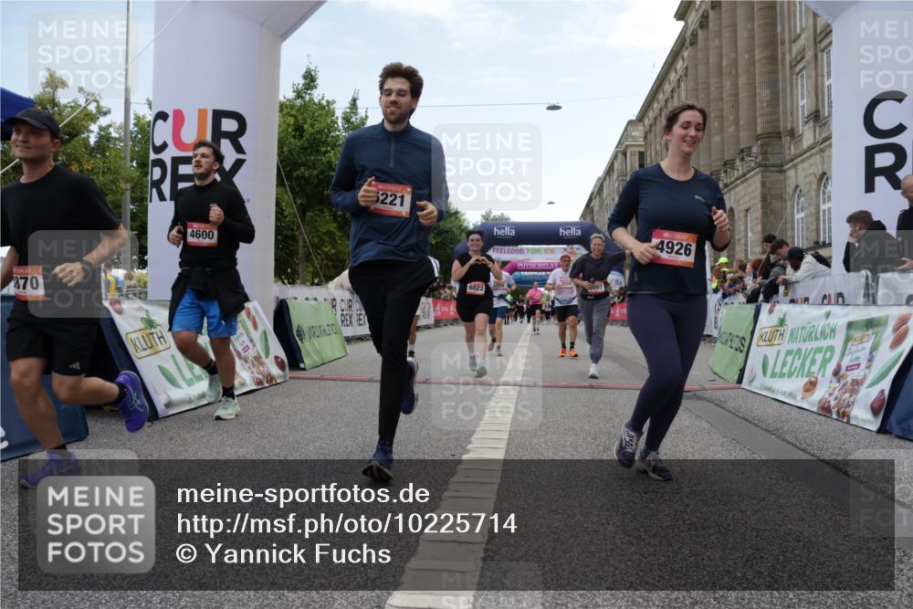 06.09.2026 - CURREX Alsterlauf Yannick Fuchs http://msf.ph/oto/10225714 06.09.2026 10:15:46 Ziel 1003, 2408, 2558, 2559, 3741, 3870, 4547, 4600, 4926, 5221, 6022, 6097 meine-sportfotos.de