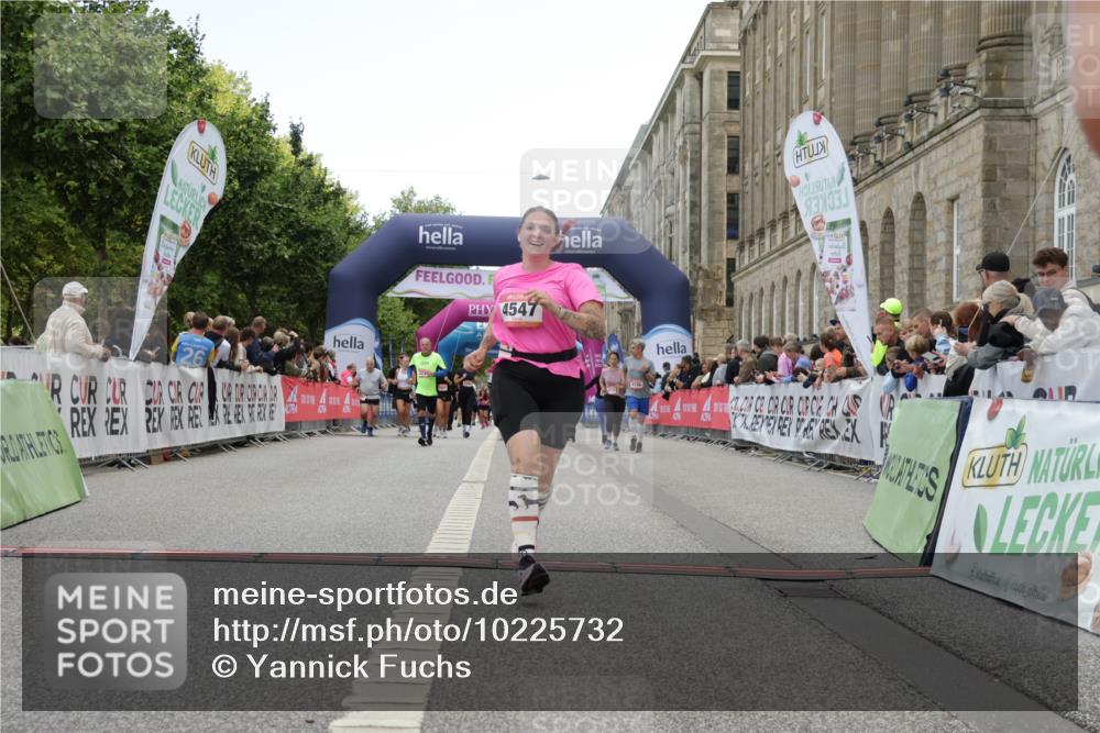 06.09.2026 - CURREX Alsterlauf Yannick Fuchs http://msf.ph/oto/10225732 06.09.2026 10:15:51 Ziel 1003, 2408, 2558, 2559, 3870, 4547, 4600, 4926, 5221, 6022, 6097 meine-sportfotos.de