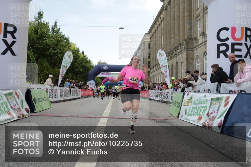 06.09.2026 - CURREX Alsterlauf Yannick Fuchs http://msf.ph/oto/10225735 06.09.2026 10:15:52 Ziel 1003, 2408, 2558, 2559, 3870, 4156, 4547, 4600, 4926, 5221, 6022, 6097 meine-sportfotos.de