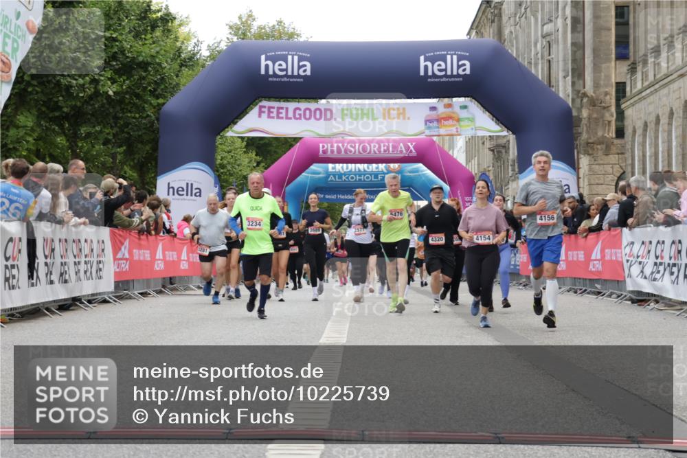 06.09.2026 - CURREX Alsterlauf Yannick Fuchs http://msf.ph/oto/10225739 06.09.2026 10:15:53 Ziel 1003, 2408, 2558, 2559, 4154, 4156, 4547, 4600, 6022, 6097 meine-sportfotos.de