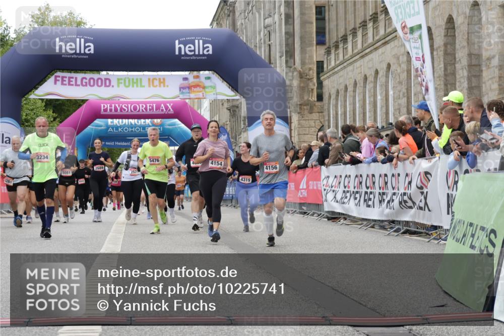 06.09.2026 - CURREX Alsterlauf Yannick Fuchs http://msf.ph/oto/10225741 06.09.2026 10:15:54 Ziel 1003, 2408, 2558, 2559, 3234, 4154, 4156, 4319, 4320, 4547, 6022, 6097 meine-sportfotos.de
