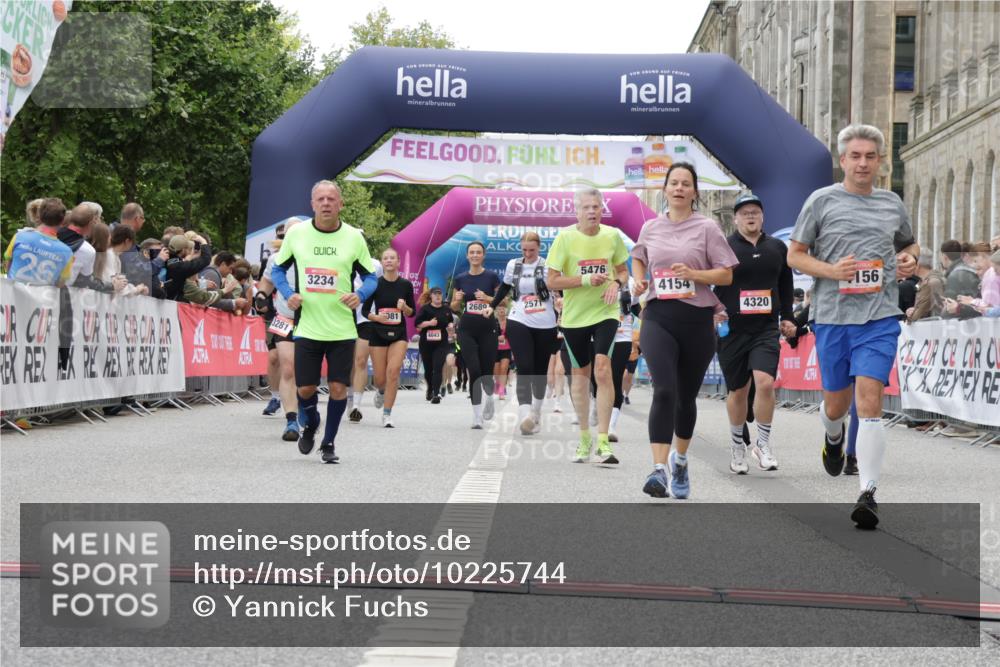 06.09.2026 - CURREX Alsterlauf Yannick Fuchs http://msf.ph/oto/10225744 06.09.2026 10:15:55 Ziel 1003, 2408, 2558, 2559, 3234, 3281, 4154, 4156, 4319, 4320, 4547, 5476 meine-sportfotos.de